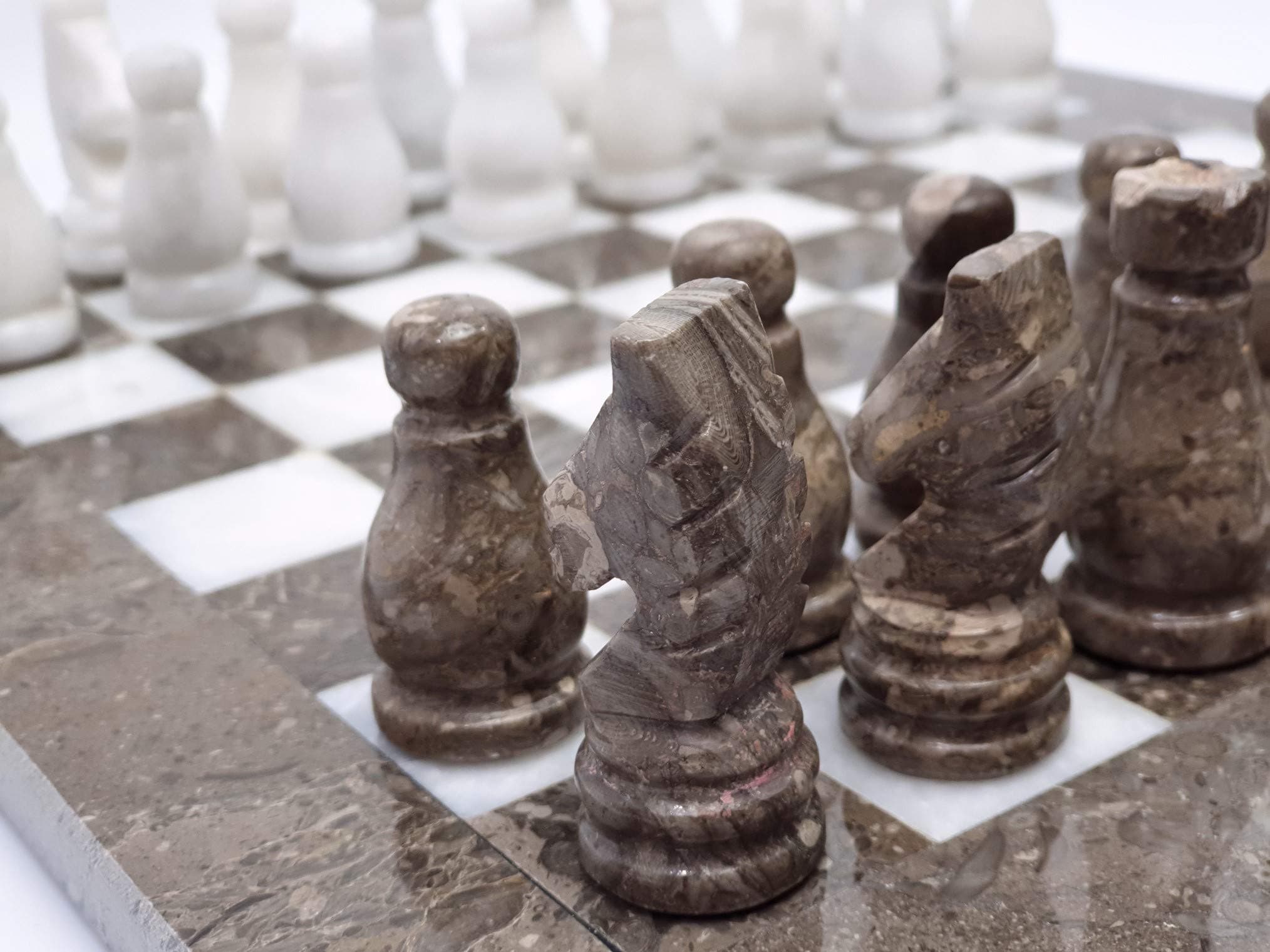 Handcrafted Solid Marble Chess Set, Red & White Size: 12" X 12" - Jeu d'échecs