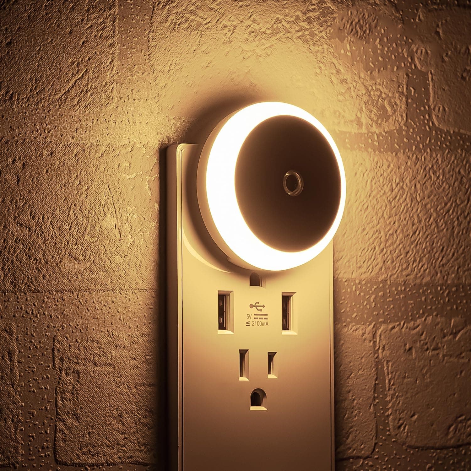 Plug-in LED Night Light Dusk to Dawn Sensor Smart Nightlight Wall Plug Light Warm White for Bathroom, Bedroom, Home, Kitchen, Hallway, Staireway, Energy Efficient Small Lights, Round, 2 Pack
