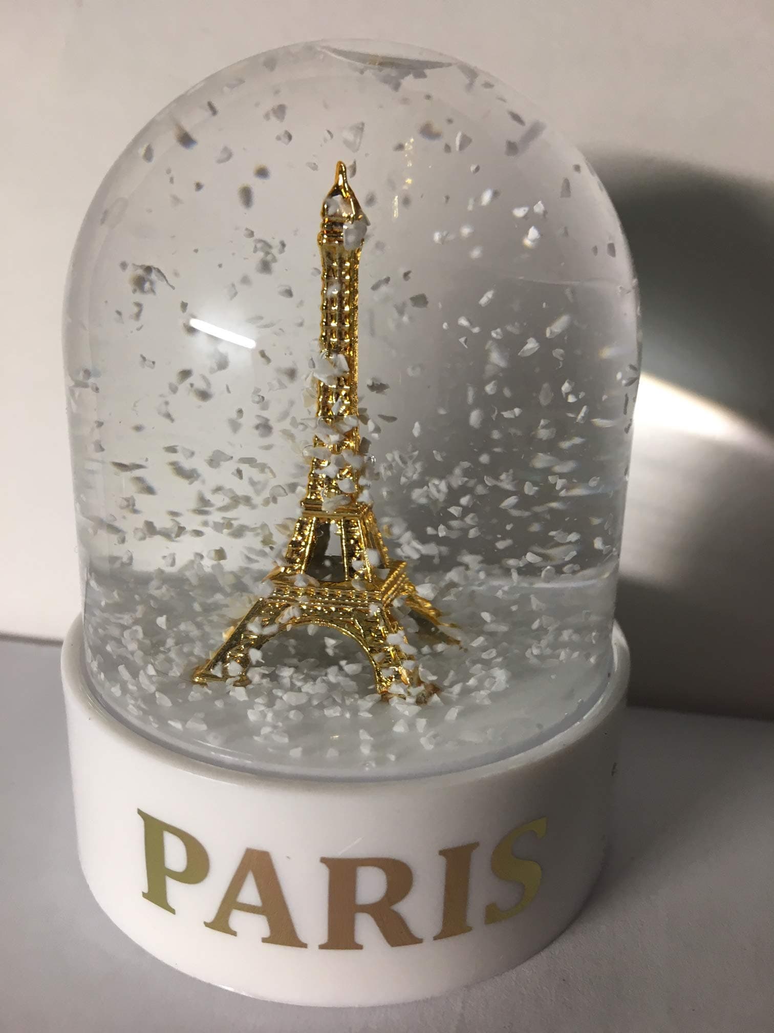 Vianaya Paris Eiffel Tower Snow Globe – Mini Size 6 cm – White Plastic Base – Ball with a Gold Eiffel Tower – Classic White Snow – Made in France
